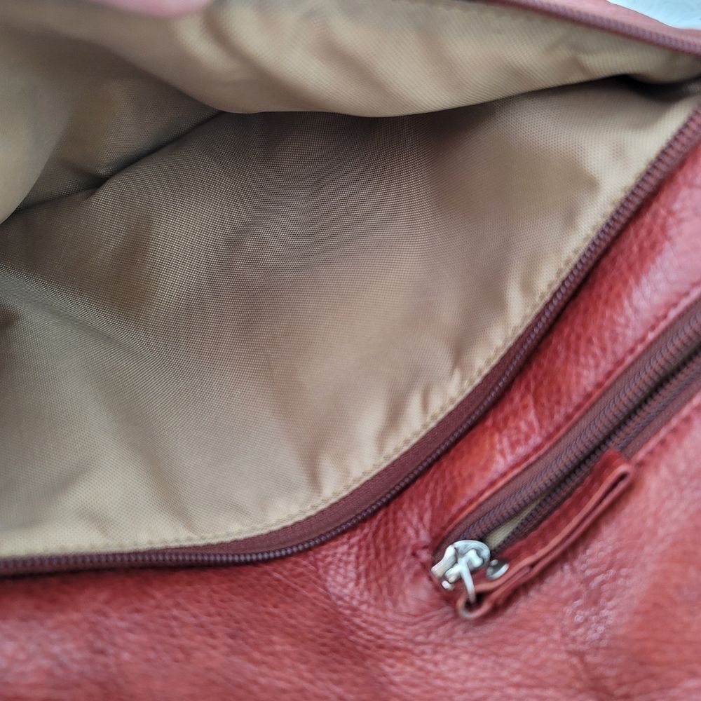 Levenger red crossbody leather purse - Picture 10 of 14